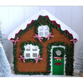 Casa navideña de fieltro 22 cm